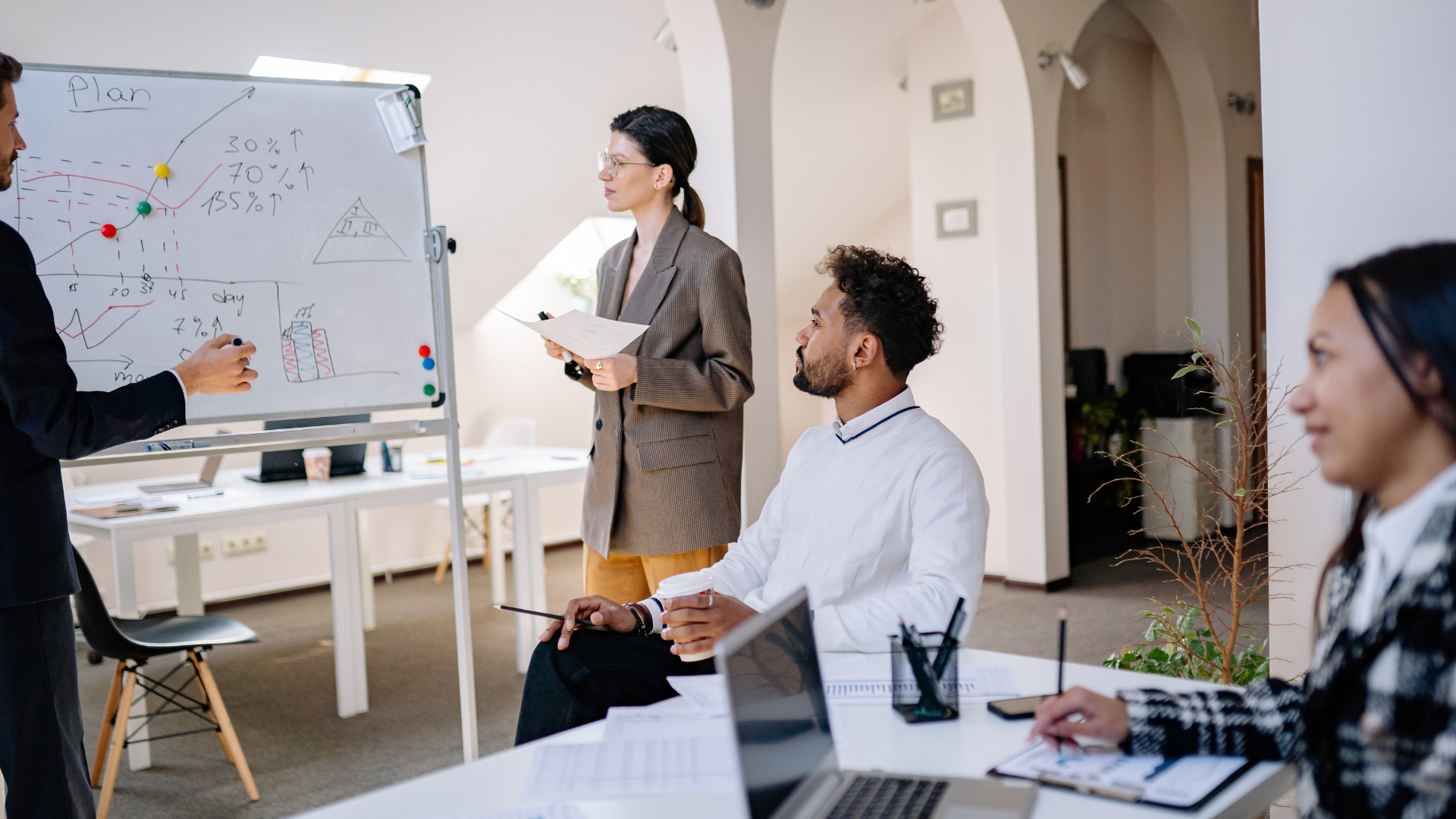 Panduan Lengkap Master Public Speaking: Teknik, Strategi, dan Tips Sukses